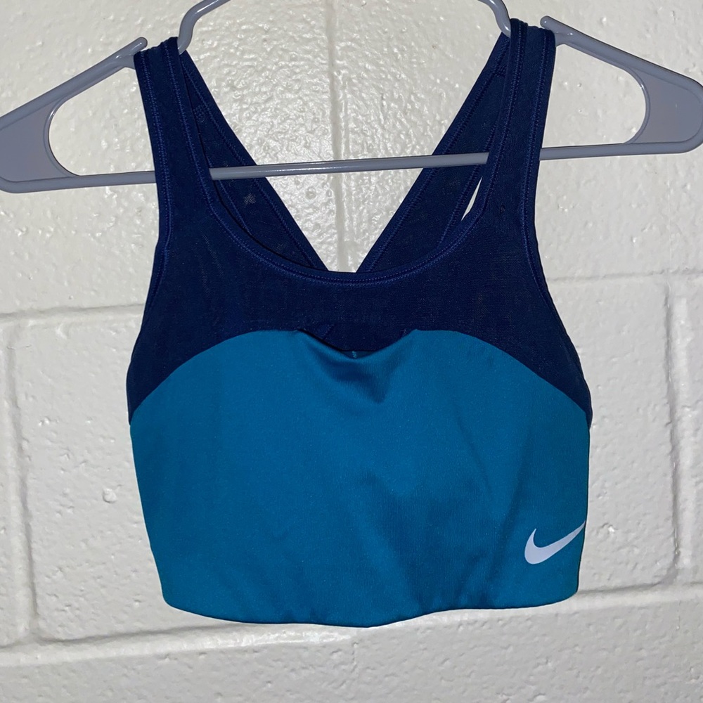 Nike cross back sports bra